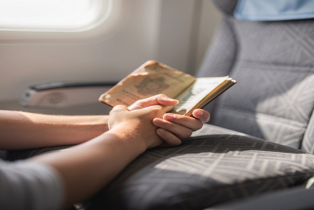 Viaje de un menor con un solo progenitor: qué autorización se necesita